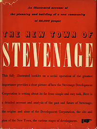Holliday, C. (architect) - The new town of Stevenage. An illustrated account of the planning and building of a new community of 60,000 people.
