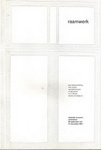 Woltz, W. - Raamwerk, een tentoonstelling over ramen, raamafsluitingen en gordijnen n.a.v. 50 jaar weverij de ploeg nv.
